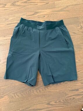 lululemon athletica Men's Athletic Shorts in Teal Green
